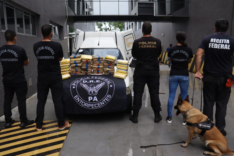  Polícia Federal prende homem com cerca de 50 kg de skunk escondido em carro no Pará