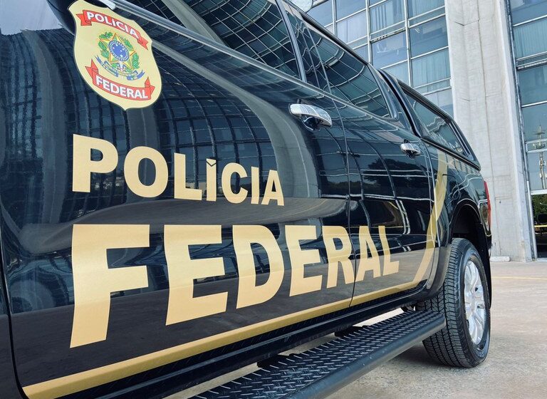  Polícia Federal prende duas pessoas por venda de cartões de vacinação falsos no Pará