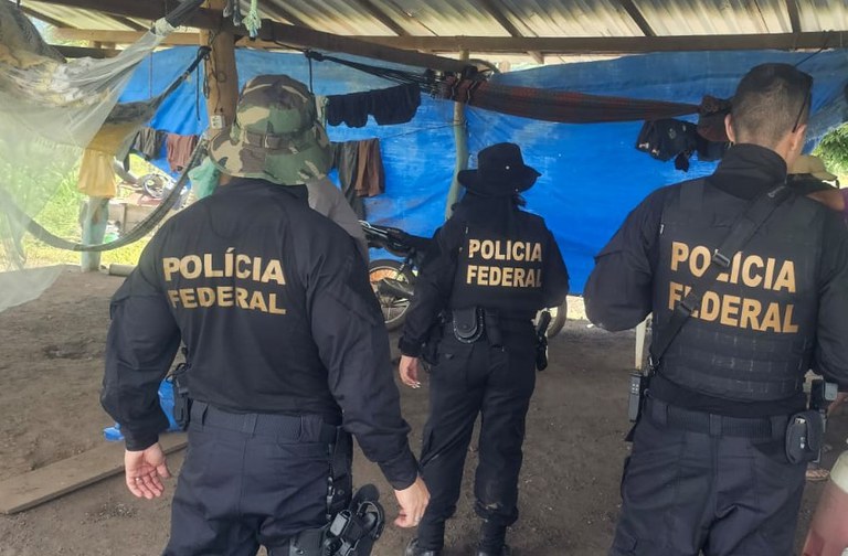  Polícia Federal fecha garimpos ilegais e inutiliza maquinários no Pará