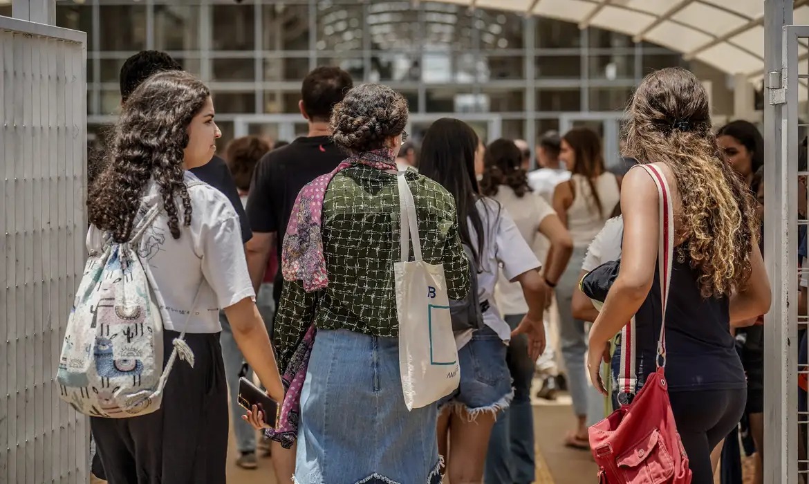  Pedidos de isenção da taxa do Enem podem ser feitos até sexta-feira