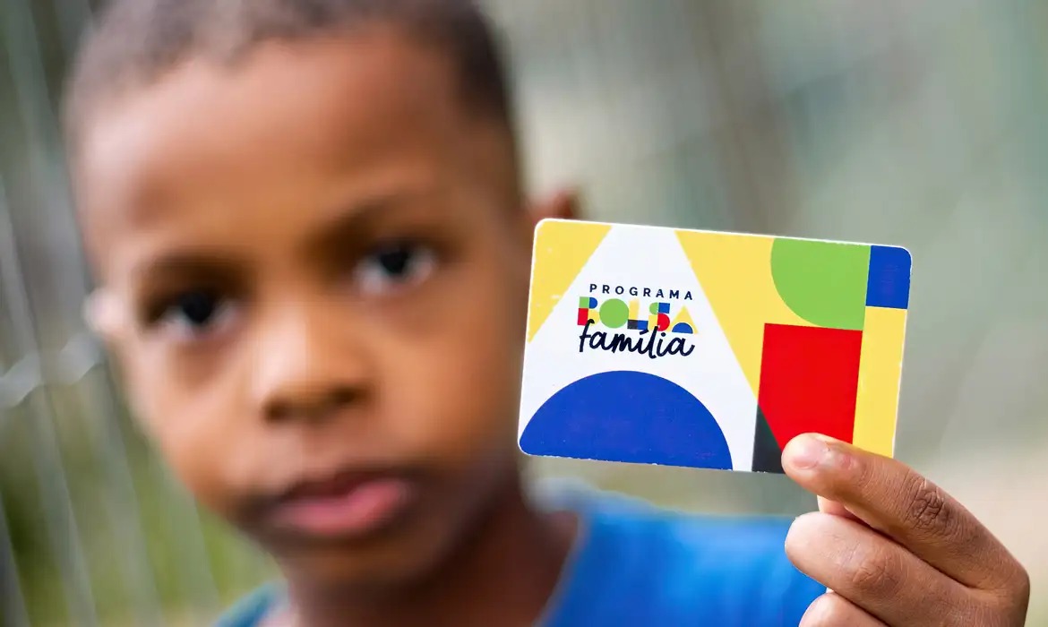  Caixa começa a pagar nesta segunda-feira Bolsa Família de agosto