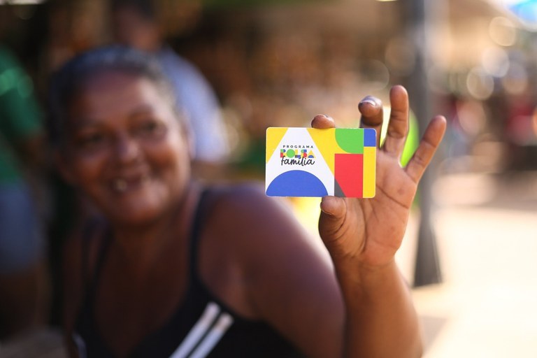  Bolsa Família chega a mais de 20,5 milhões de famílias a partir desta segunda (17)