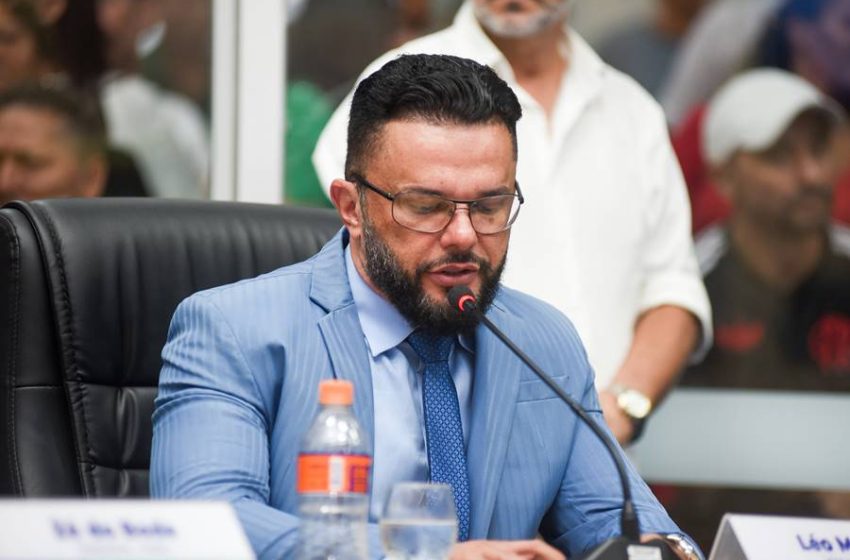  Vereador Léo Márcio sugere alteração na jornada de trabalho dos servidores públicos