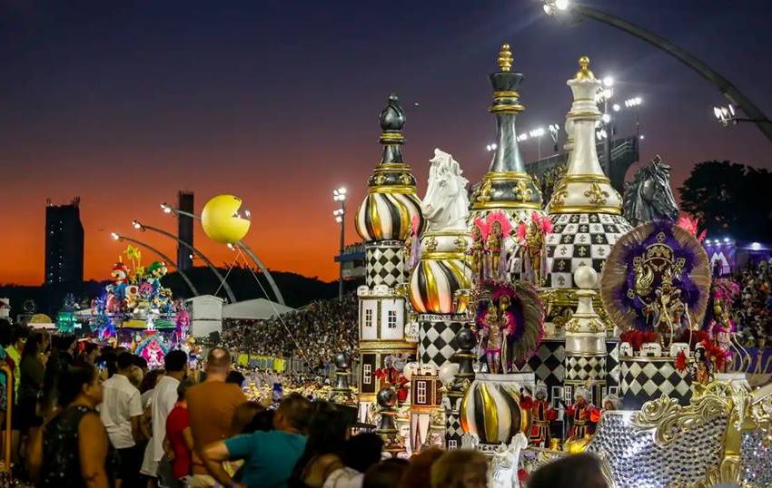  Rosas de Ouro é campeã do carnaval das escolas de samba de São Paulo