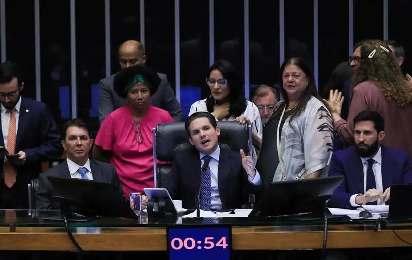  Câmara dos Deputados aprova licença menstrual de até 2 dias