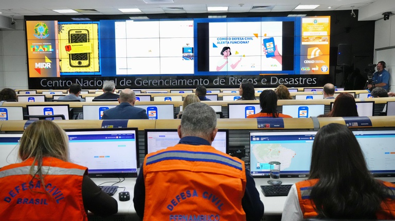  Sistema de alerta da defesa civil supera 2 mil avisos, elevando a gestão de riscos no Brasil