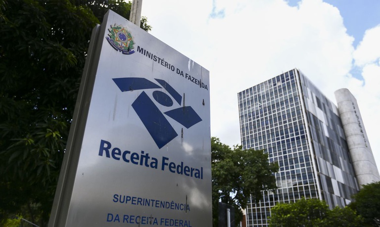  Receita Federal desmente rumores: Sistemas Harpia e T-Rex para fiscalização do pix são inexistentes