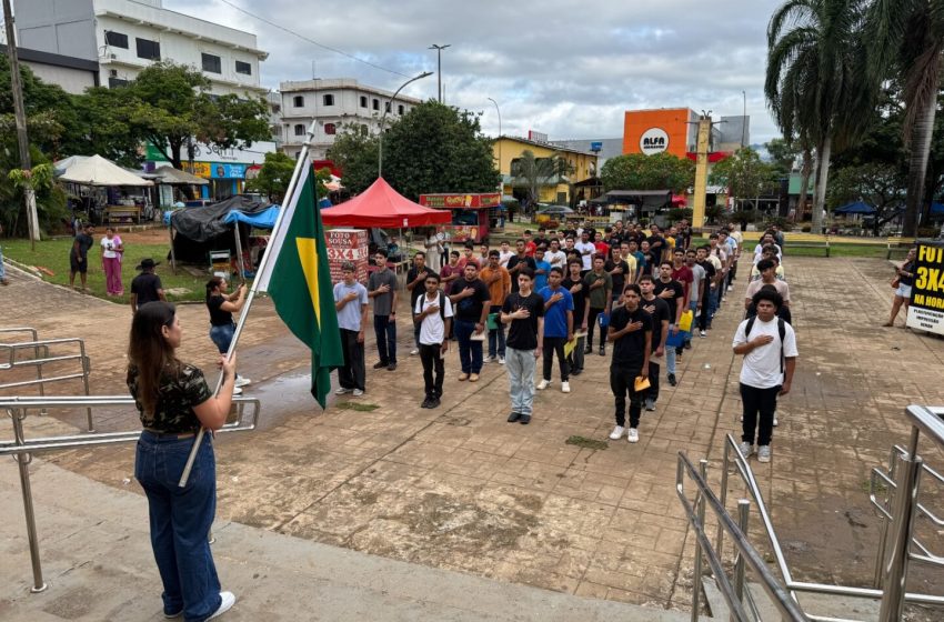  Dever Cívico em destaque: Parauapebas realiza juramento à bandeira e orienta jovens sobre alistamento militar