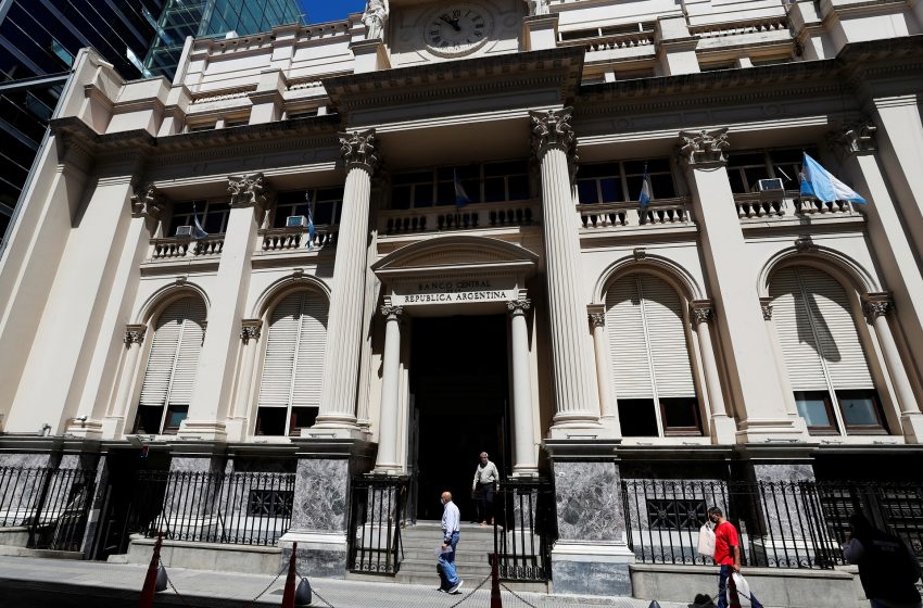  Milei Clama por Reforma Radical do Banco Central Argentino Frente à Hiperinflação Histórica
