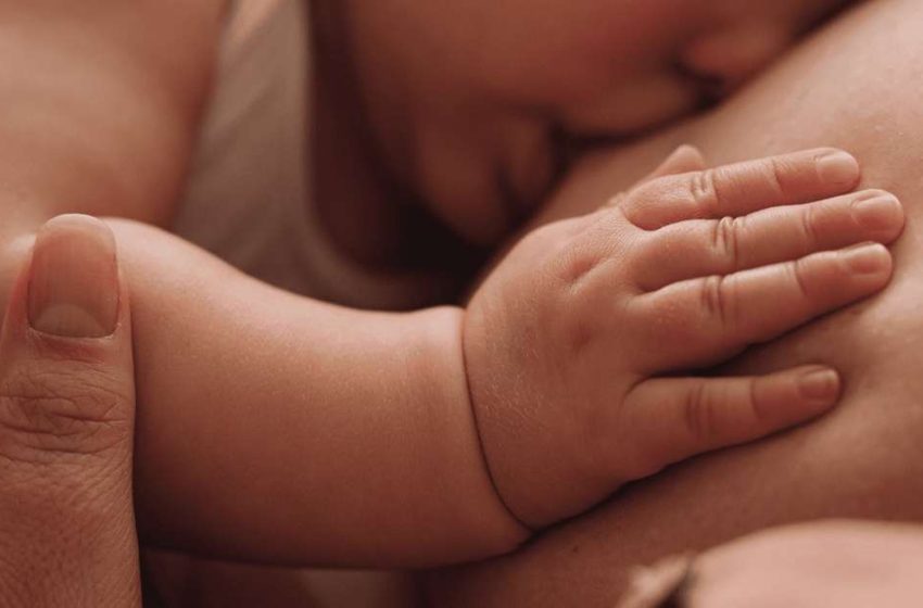 Agosto Dourado: Amamentação – o elixir essencial para a saúde de mães e bebês