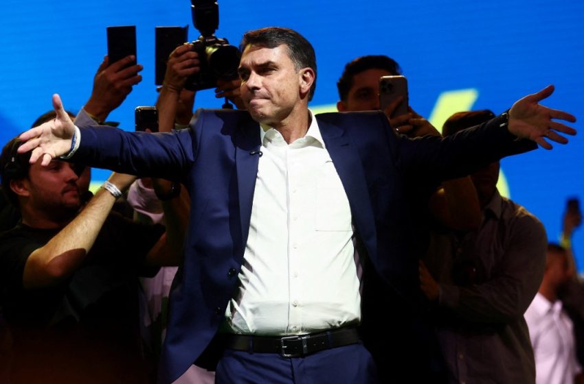  Flávio Bolsonaro Dispara Contra Lula e STF em Convenção do PL, Prometendo ‘Demissão’ e ‘Normalização’ do País