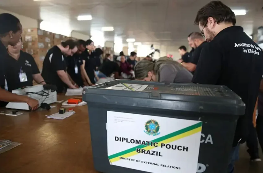 Eleitorado brasileiro no exterior soma 918 mil pessoas aptas a votar em 2026