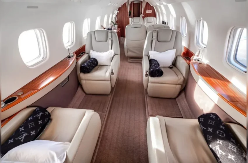Jatinho de R$ 74 milhões: a aeronave de luxo e a polêmica viagem de Flávio Bolsonaro