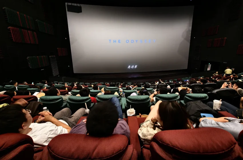  Uso de celular em cinema termina em prisão após ataque com spray de pimenta