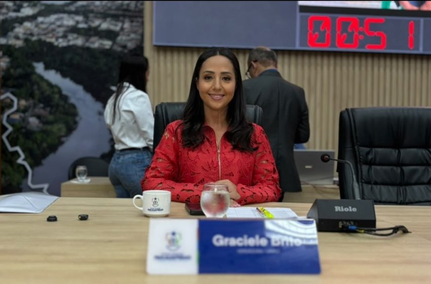Graciele Brito propõe igualdade em licença-maternidade para mães adotantes e solicita melhorias em cemitérios de Parauapebas