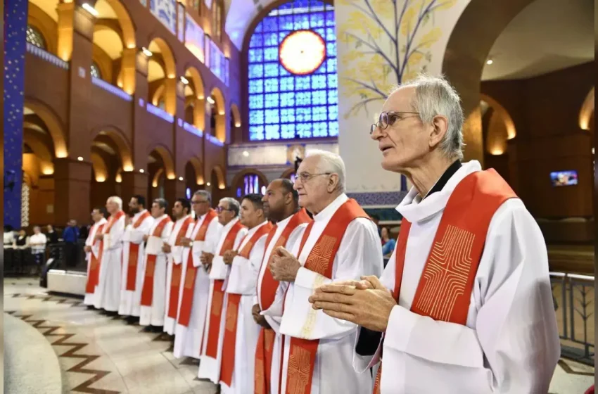 A realidade financeira dos padres: entenda como funciona a remuneração na Igreja Católica