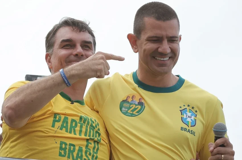 Douglas Ruas se encontra com Flávio Bolsonaro após vitória no primeiro turno no Rio