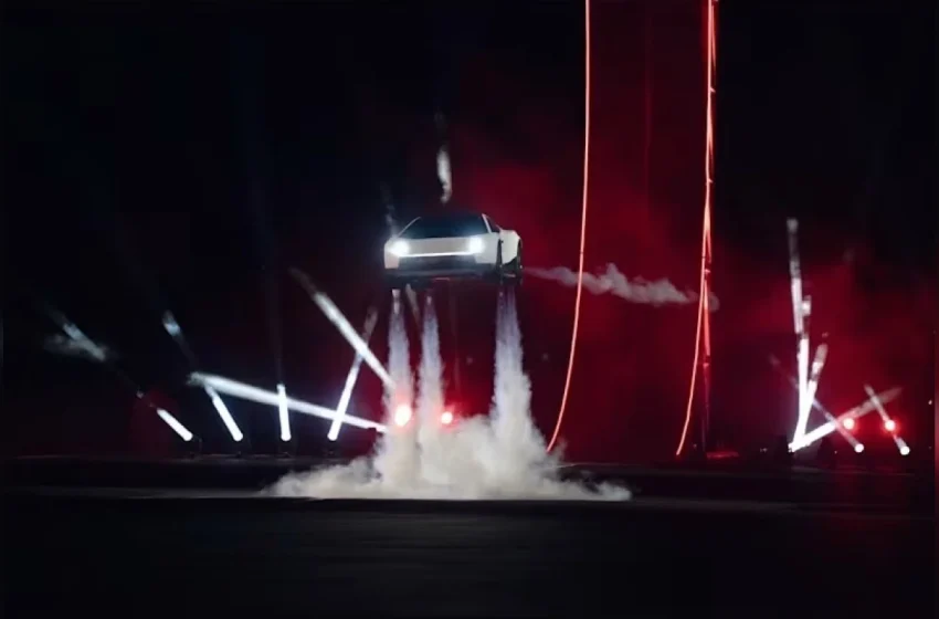  Elon Musk apresenta novo Tesla Roadster que promete voar e acelerar em menos de um segundo