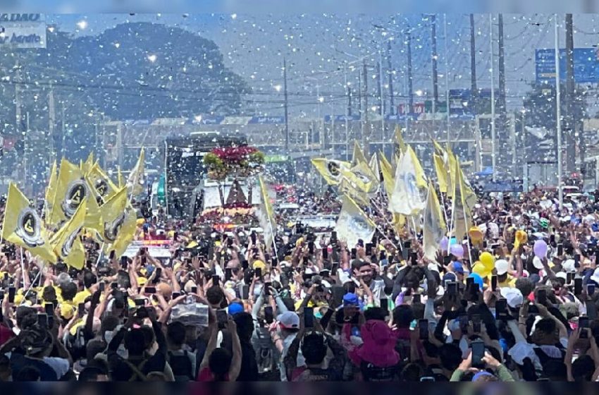 Fiéis celebram a passagem da imagem peregrina de Nossa Senhora de Nazaré na Br-316