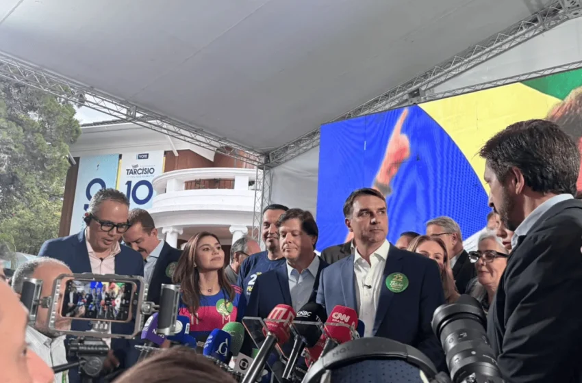 Flávio Bolsonaro confirma ausência em debate da Band após PT garantir presença de Lula