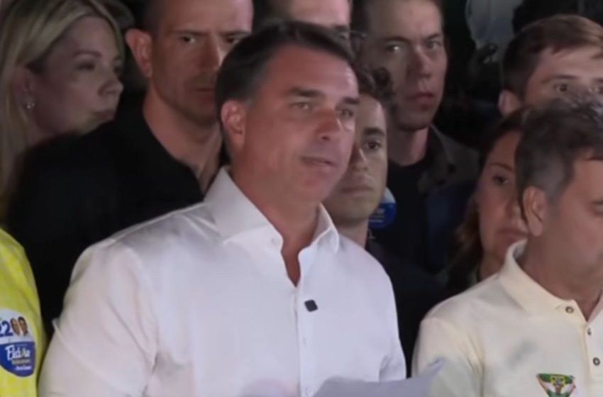 Flávio Bolsonaro contesta resultado e anuncia pedido de anulação das eleições