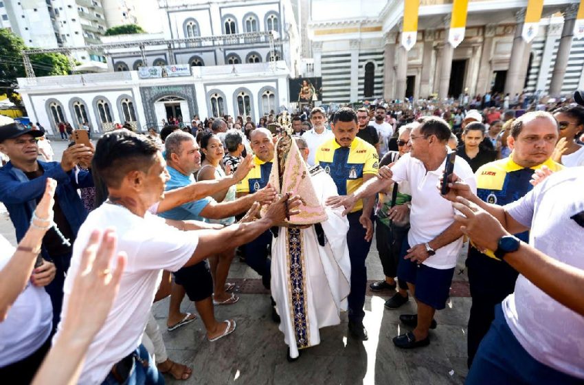 Imagem Peregrina atrai multidão de fiéis em Belém após Círio 2026