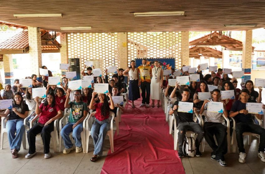 Jovens de Parauapebas recebem qualificação para o primeiro emprego
