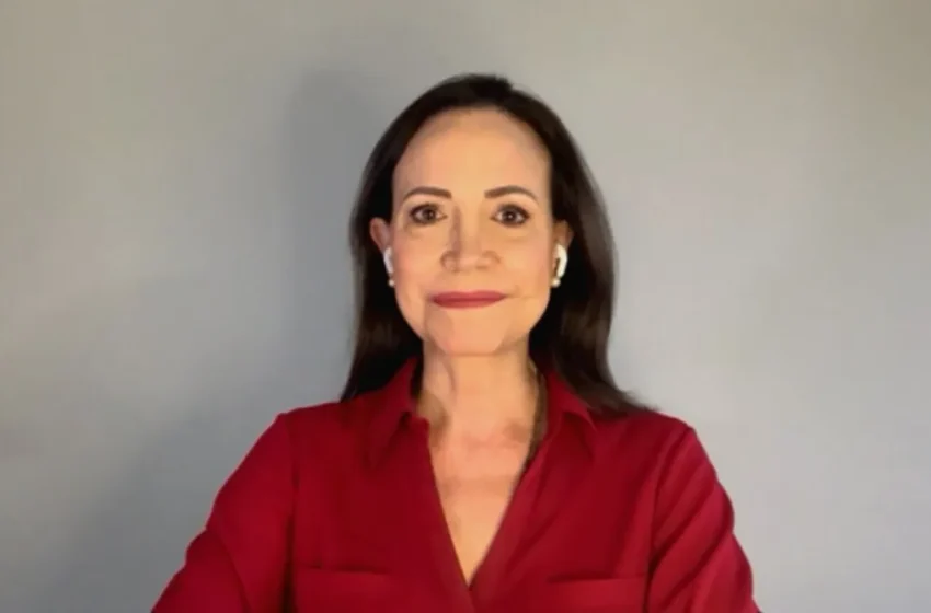 María Corina Machado propõe eleições até 2027 e defende transparência do petróleo venezuelano