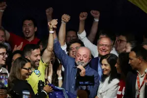 Mercados reagem com volatilidade após reeleição de Lula e agenda cheia