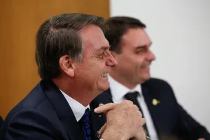 PGR manifesta-se favorável à visita de Flávio Bolsonaro ao ex-presidente
