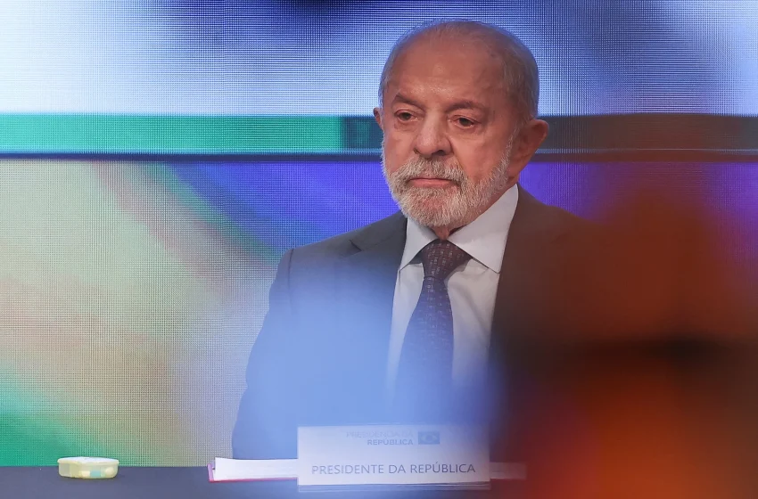 PT reconhece erros na campanha e Lula mira embate direto com Flávio Bolsonaro no 2º turno