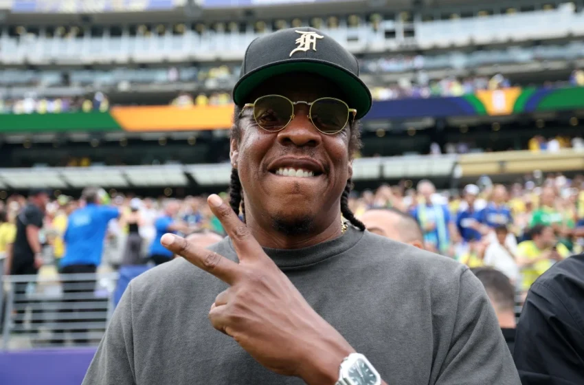Rapper Jay-Z é confirmado como a principal atração do show do intervalo do Super Bowl em 2027