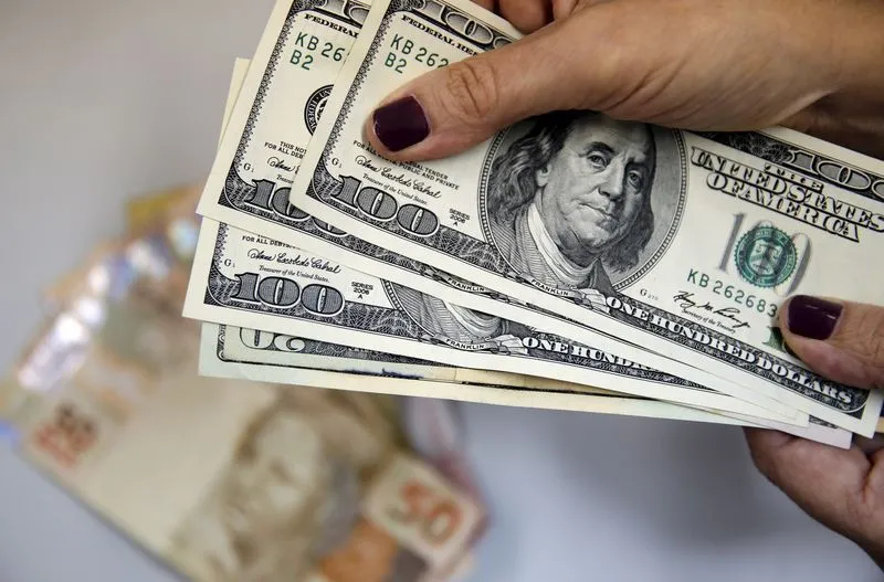 Real sofre forte queda frente ao dólar após reeleição de Lula