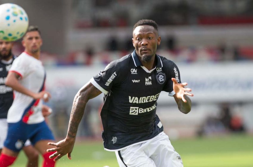 Remo exerce cláusula de renovação para assegurar permanência de zagueiro Tchamba