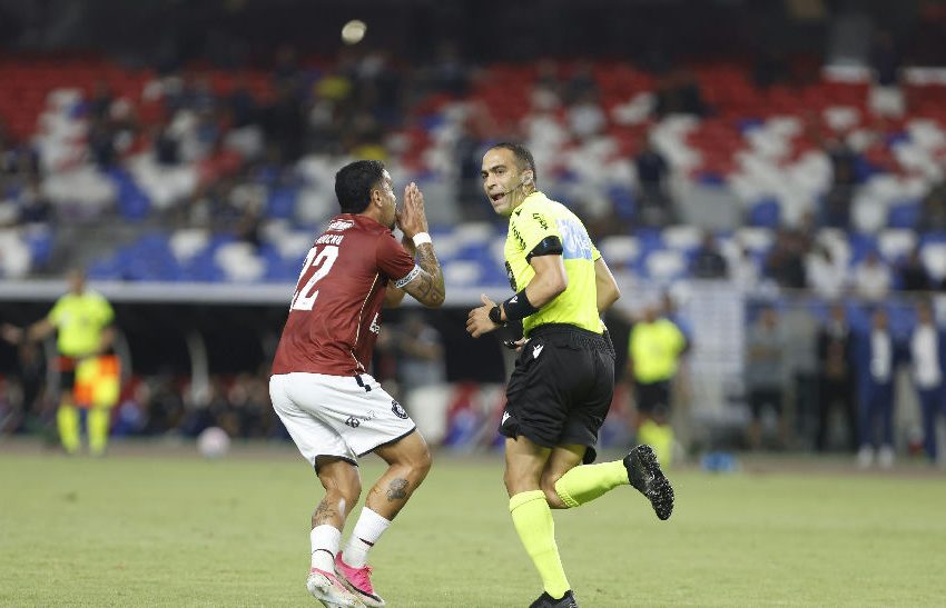 Remo questiona arbitragem após pênalti não marcado contra o Grêmio no Mangueirão