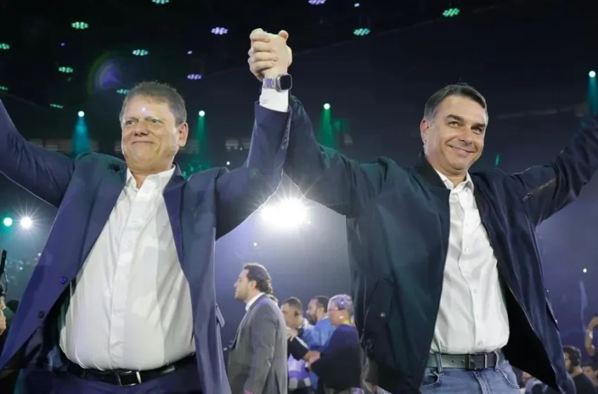 Saída de Flávio Bolsonaro redesenha o mapa da oposição e coloca Tarcísio no centro da disputa
