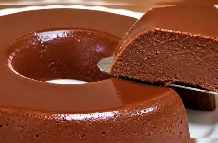 Sobremesa sem forno: pudim de chocolate cremoso conquista paladares pela praticidade