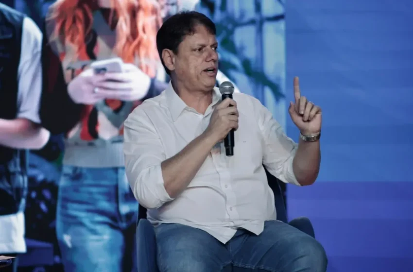 Tarcísio de Freitas critica atuação do Judiciário após cancelamento de debate presidencial